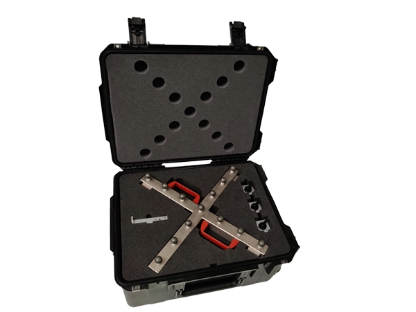 Position Inspector Kreuzartefakt Reisekoffer